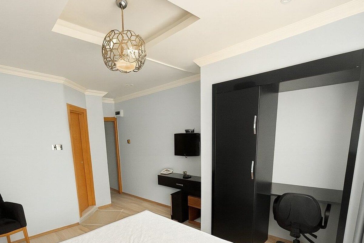 Bureau, espace de travail pour ordinateurs portables