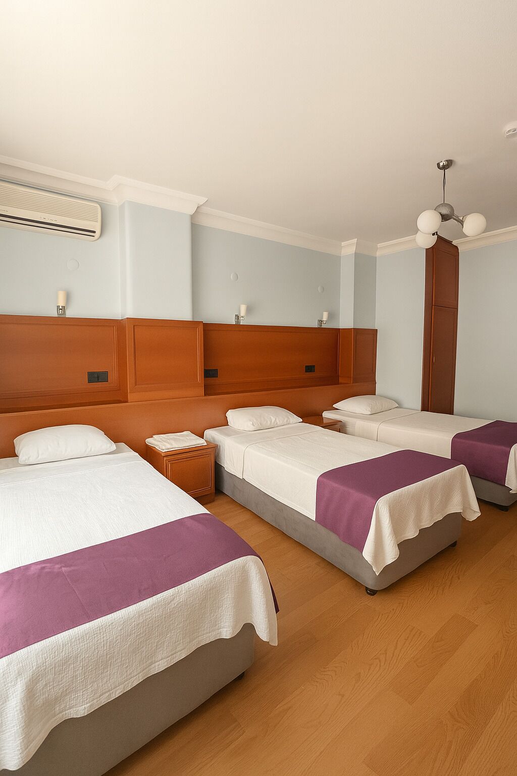 Bureau, espace de travail pour ordinateur portable, rideaux occultants