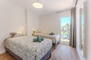 3 habitaciones, caja de seguridad en la habitación y escritorio 