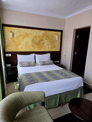 In-room safe, desk, laptop workspace, free WiFi - Vittoria Suites Milimani Kisumu (Kisumu)