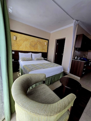 In-room safe, desk, laptop workspace, free WiFi