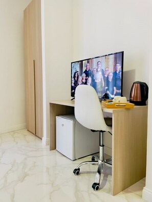 Room | Desk, iron/ironing board, free WiFi, bed sheets - Nerisa home  (Naples)