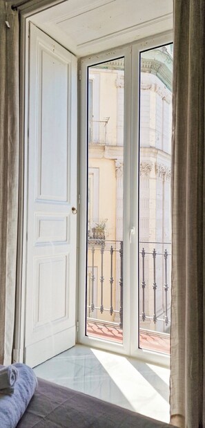 Chambre | Bureau, fer et planche à repasser, Wi-Fi gratuit, draps fournis