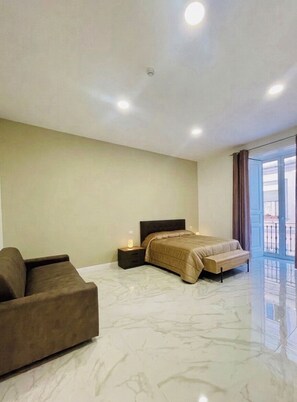 Comfort Quadruple Room | Desk, iron/ironing board, free WiFi, bed sheets - Nerisa home  (Naples)