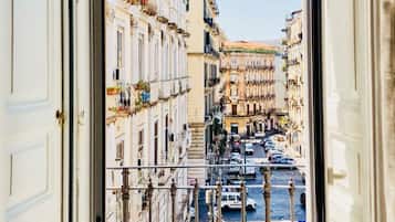 Doppelzimmer, Stadtblick | Schreibtisch, BĂŒgeleisen/BĂŒgelbrett, kostenloses WLAN
