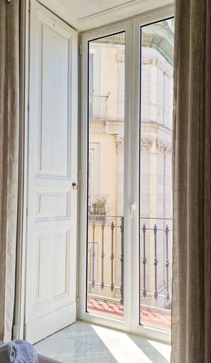 Double Room, City View | Desk, iron/ironing board, rollaway beds, free WiFi - Nerisa home  (Naples)