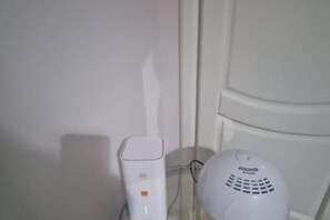 淋浴设施、吹风机、毛巾、肥皂