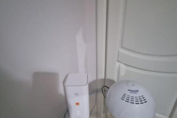 Shower, hair dryer, towels, soap - Your elegant and spacious Chez-Moi retreat in the heart of Sfax (Sfax)