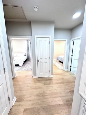 2 chambres, fer et planche à repasser, Wi-Fi, draps fournis