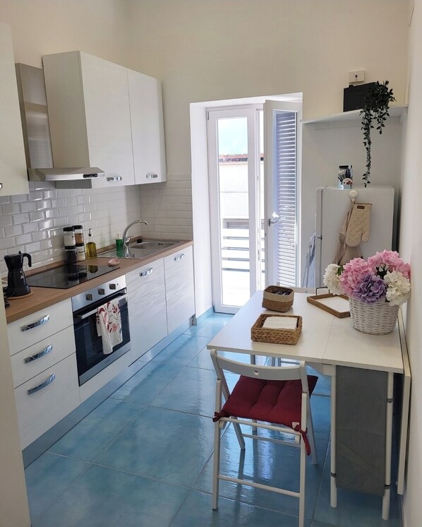 Refrigerador, horno, placa de cocina, lavavajillas