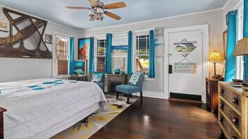 3 habitaciones, tabla de planchar con plancha y cuna de viaje