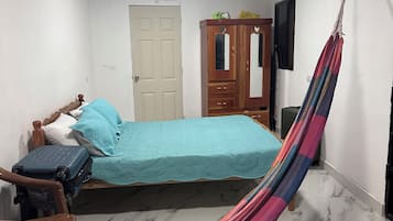 1 slaapkamer, een strijkplank/strijkijzer, gratis wifi