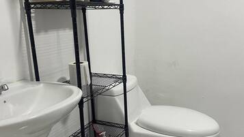 シャワー、ヘアドライヤー、タオル、石鹸