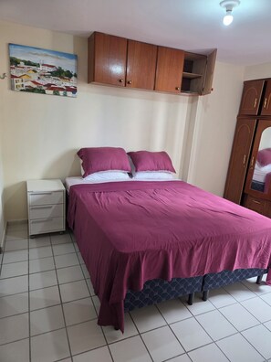 1 bedroom, internet, bed sheets