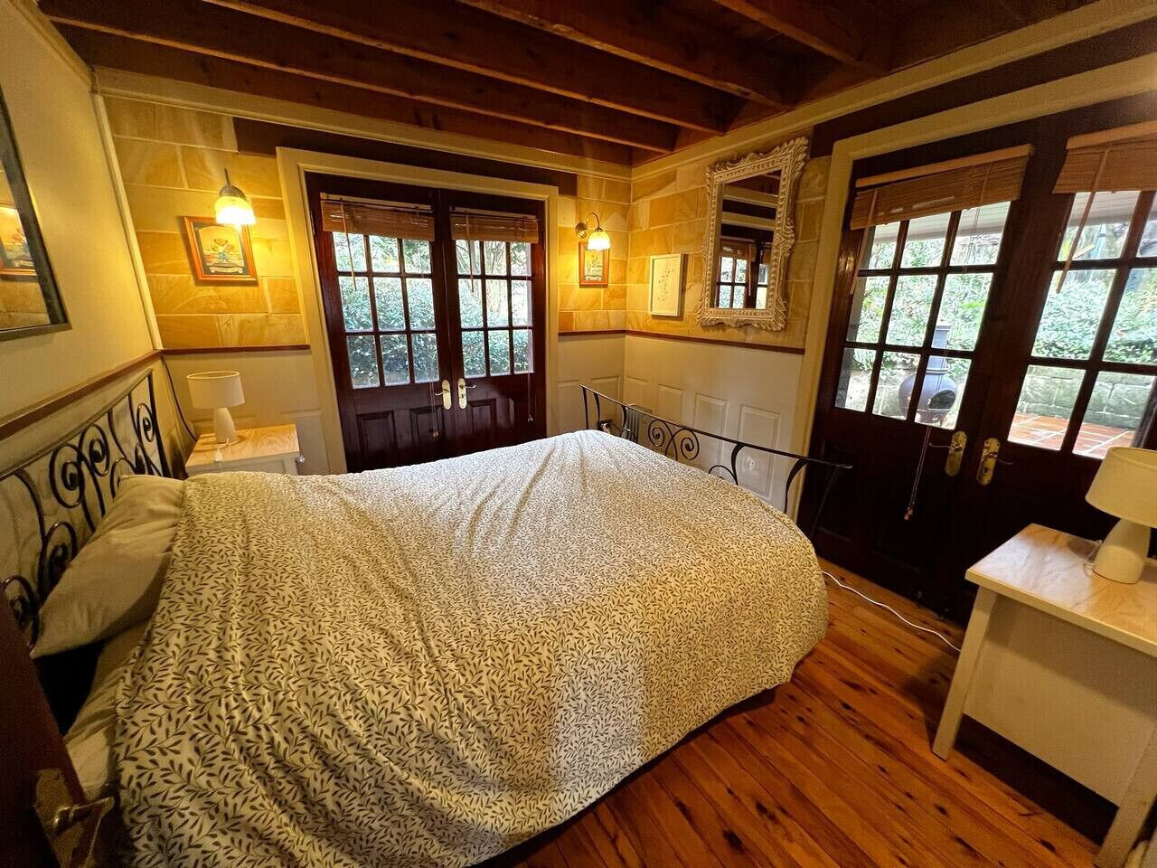 4 bedrooms, travel cot, bed sheets