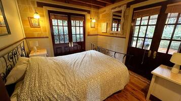 4 bedrooms, travel cot, bed sheets