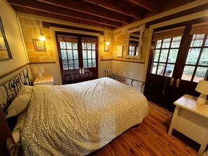 4 dormitorios, cuna de viaje, ropa de cama