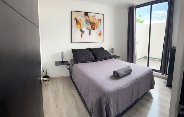 2 bedrooms, iron/ironing board, free WiFi, bed sheets