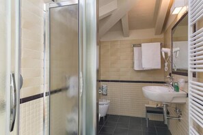Duplex, Balcony, Lake View | Bathroom | Shower, hair dryer, slippers, towels
