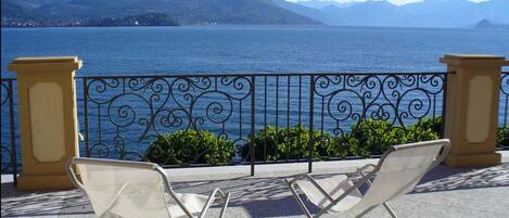 Suite, Lake View | Terrace/patio