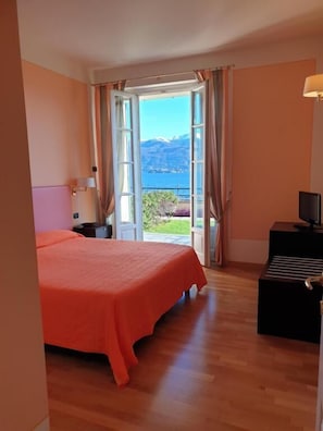 Suite, vista al lago | Caja de seguridad en la habitación y insonorización