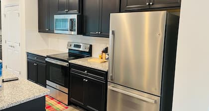 Spacious 4-bedroom townhome in charming Matthews