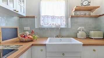 Mikrobølgeovn, ovn, kogeplade, opvaskemaskine