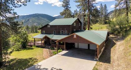 Beautiful 5-bedroom log home with spacious rooms and rustic charm.
