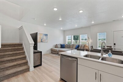 North Ogden Townhouse Near Ski Resorts + Pet-Friendly