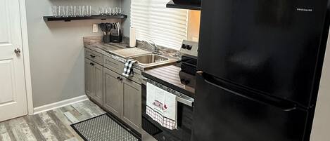 Refrigerador, microondas, horno, placa de cocina