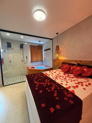 1 bedroom, iron/ironing board, WiFi, bed sheets - Luxury loft with jacuzzi, Casinhas do morro. (Gamboa)