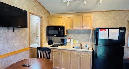 Rental Cabin #305 w/ Queen bed