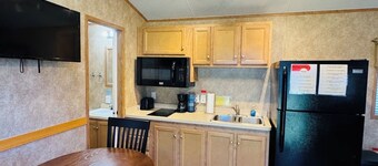 Rental Cabin #305 w/ Queen bed