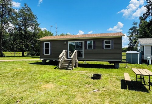 Rental Cabin #305 w/ Queen bed