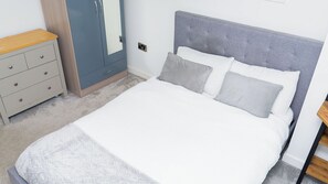 Iron/ironing board, Internet, bed sheets