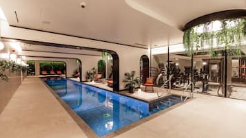 Piscina interna, piscina aquecida