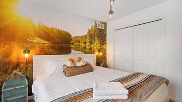 5 bedrooms, iron/ironing board, WiFi, bed sheets