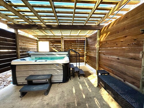 Cozy Cabin @ Sandy Lake - near ramp
Hot tub, outdoor kitchen&grills,boat parking