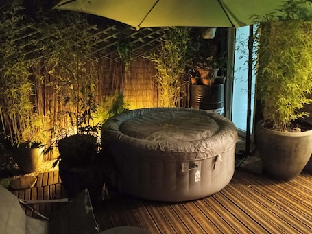 Terrasse/Patio. Cosy Studio on the Canal "Near train station & CDG - Paris - Parc des Expos".
