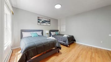 Iron/ironing board, free WiFi, bed sheets