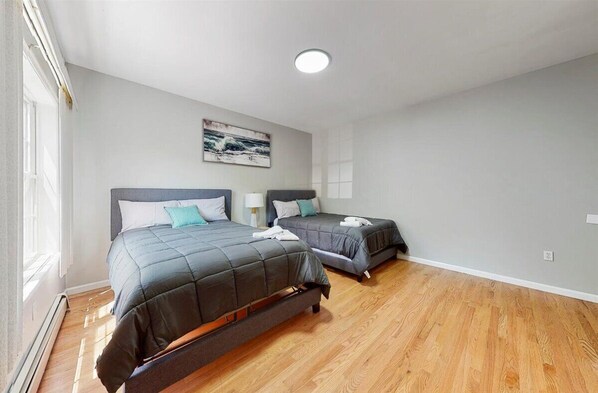 Iron/ironing board, free WiFi, bed sheets