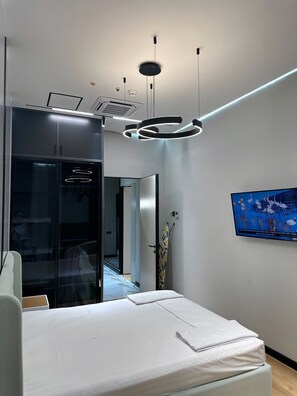 2 bedrooms, iron/ironing board, Internet, bed sheets