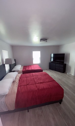 3 bedrooms, iron/ironing board, WiFi, bed sheets