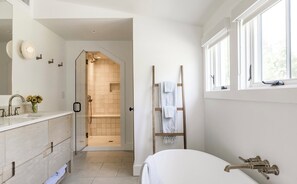 Shower, hair dryer, towels, soap - Modern home on 30-acres, multiple swim holes, trails and close to HITS (Saugerties)