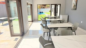 TV - Nexus Luxury Lodge (Springs)