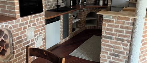 Oven, stovetop, dishwasher