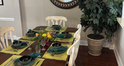 2-bedroom condo in nice Williamsburg with fitness room, AC