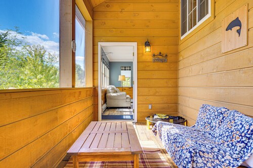 Family Friendly 3BR 3.5BA Lodge w/ Lake & Beach, Screened Patio, Grill, Sunroom