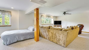 3 bedrooms, travel crib, free WiFi, bed sheets