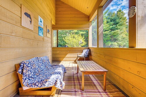 Family Friendly 3BR 3.5BA Lodge w/ Lake & Beach, Screened Patio, Grill, Sunroom
